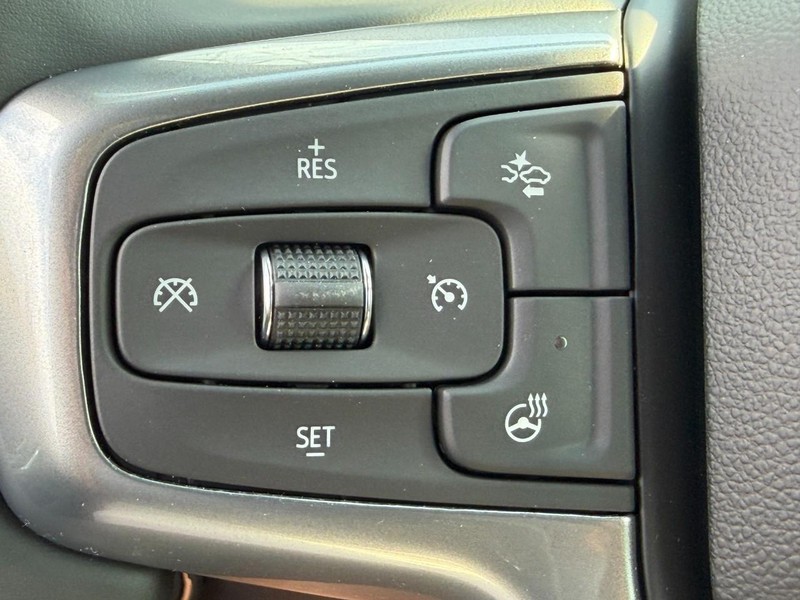 Chevrolet Silverado 1500 Vehicle Full-screen Gallery Image 11