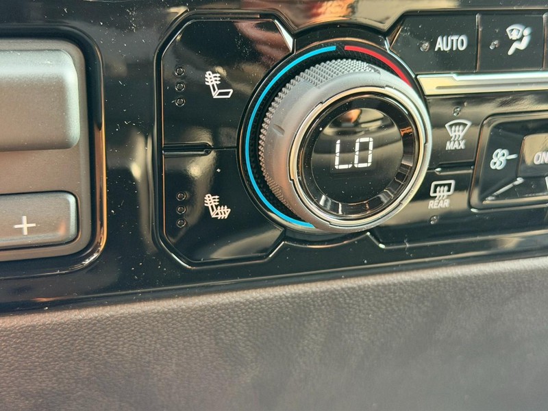 Chevrolet Silverado 1500 Vehicle Full-screen Gallery Image 13