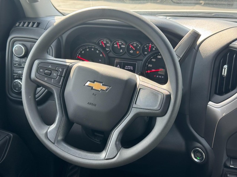 Chevrolet Silverado 1500 Vehicle Full-screen Gallery Image 7