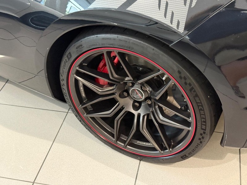 Chevrolet Corvette Vehicle Full-screen Gallery Image 5
