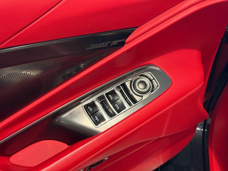 Chevrolet Corvette Vehicle Full-screen Gallery Image 6