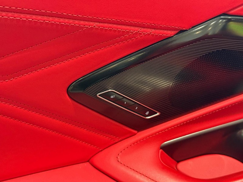 Chevrolet Corvette Vehicle Full-screen Gallery Image 7