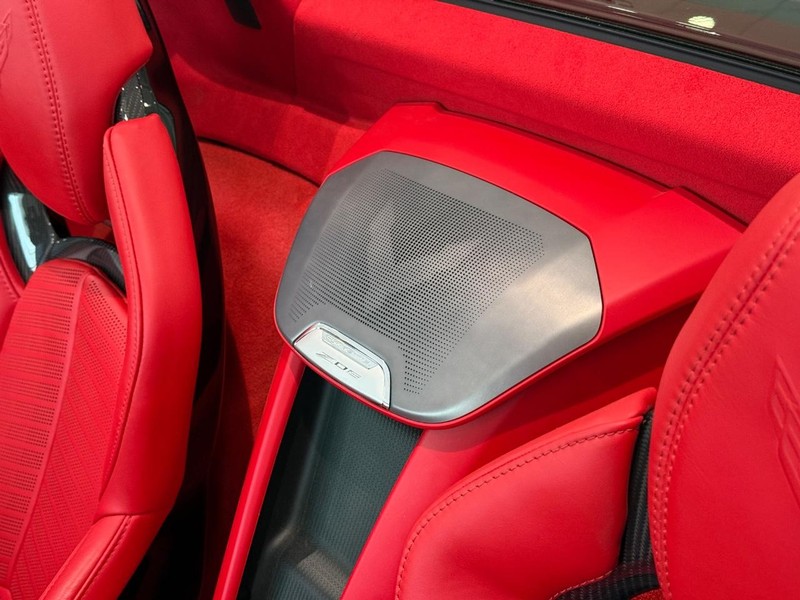 Chevrolet Corvette Vehicle Full-screen Gallery Image 13