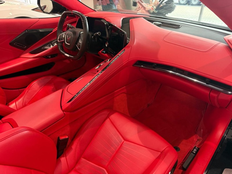 Chevrolet Corvette Vehicle Full-screen Gallery Image 17