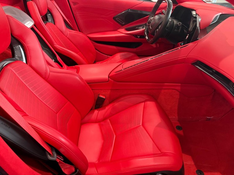 Chevrolet Corvette Vehicle Full-screen Gallery Image 18