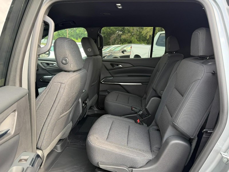 Chevrolet Traverse Vehicle Full-screen Gallery Image 4