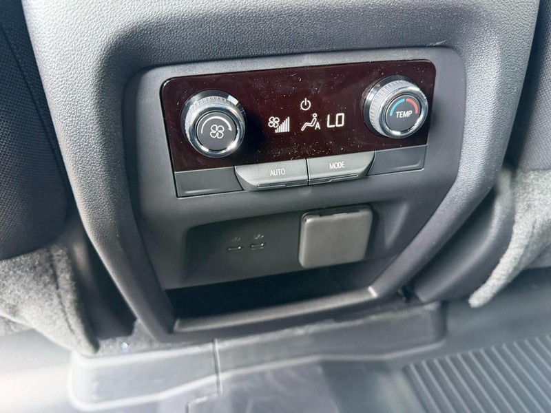 Chevrolet Traverse Vehicle Full-screen Gallery Image 6