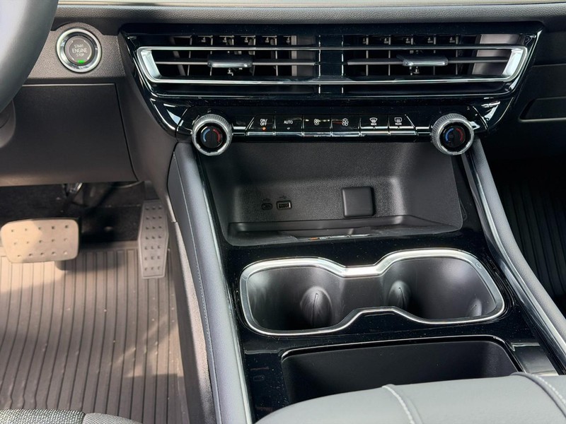 Chevrolet Traverse Vehicle Full-screen Gallery Image 10