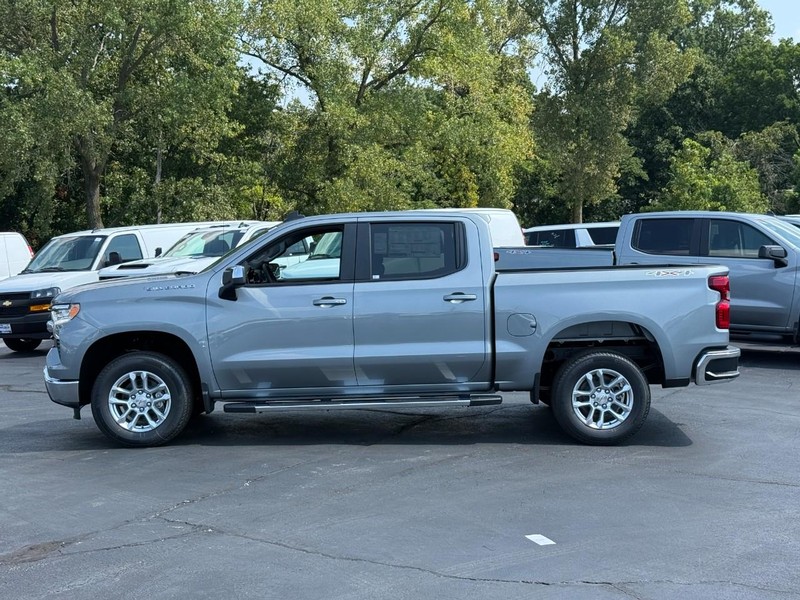 Chevrolet Silverado 1500 Vehicle Full-screen Gallery Image 2