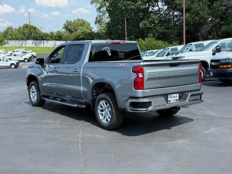 Chevrolet Silverado 1500 Vehicle Full-screen Gallery Image 3