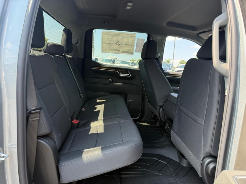 Chevrolet Silverado 1500 Vehicle Full-screen Gallery Image 5