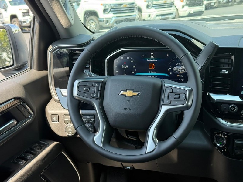 Chevrolet Silverado 1500 Vehicle Full-screen Gallery Image 7