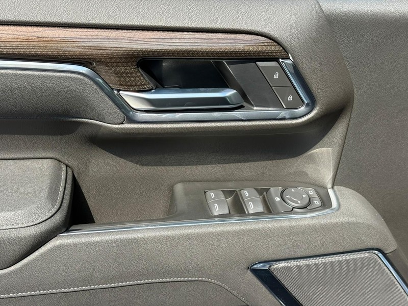 Chevrolet Silverado 1500 Vehicle Full-screen Gallery Image 10