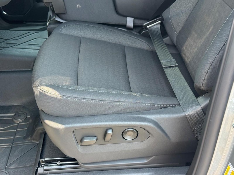 Chevrolet Silverado 1500 Vehicle Full-screen Gallery Image 11