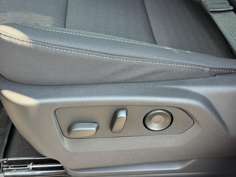 Chevrolet Silverado 1500 Vehicle Full-screen Gallery Image 12