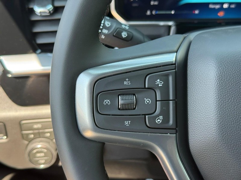 Chevrolet Silverado 1500 Vehicle Full-screen Gallery Image 13