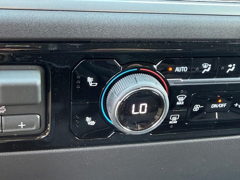 Chevrolet Silverado 1500 Vehicle Full-screen Gallery Image 15
