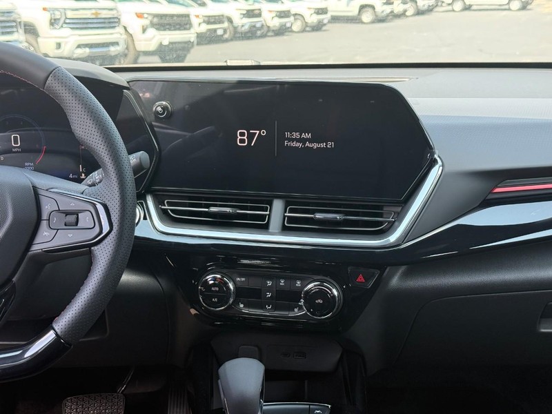 Chevrolet Trax Vehicle Full-screen Gallery Image 9