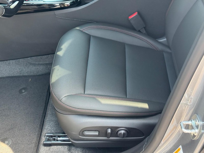 Chevrolet Trax Vehicle Full-screen Gallery Image 12