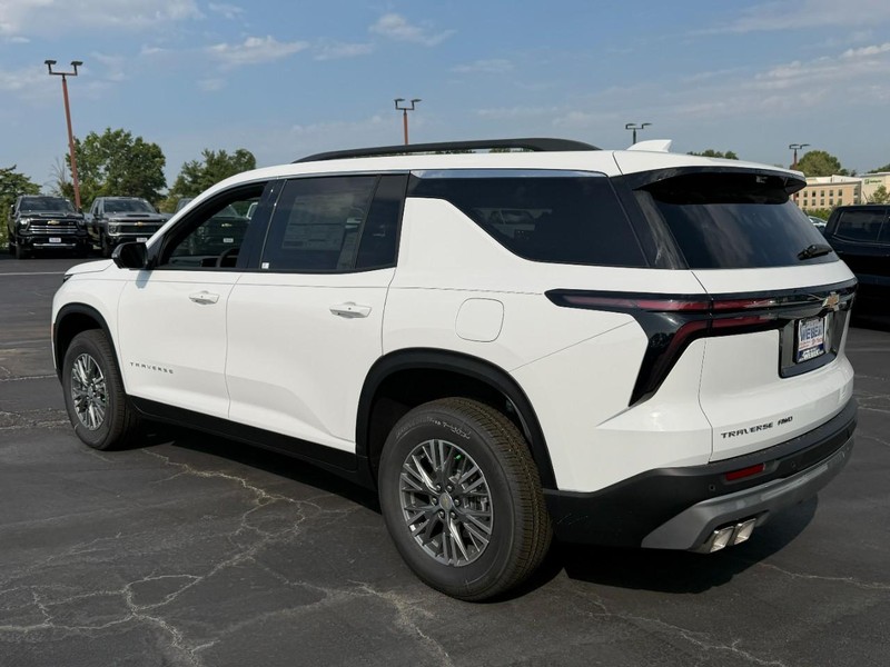 Chevrolet Traverse Vehicle Full-screen Gallery Image 3