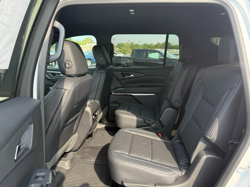 Chevrolet Traverse Vehicle Full-screen Gallery Image 4