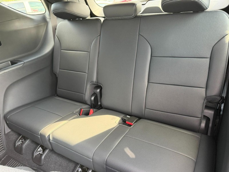 Chevrolet Traverse Vehicle Full-screen Gallery Image 5