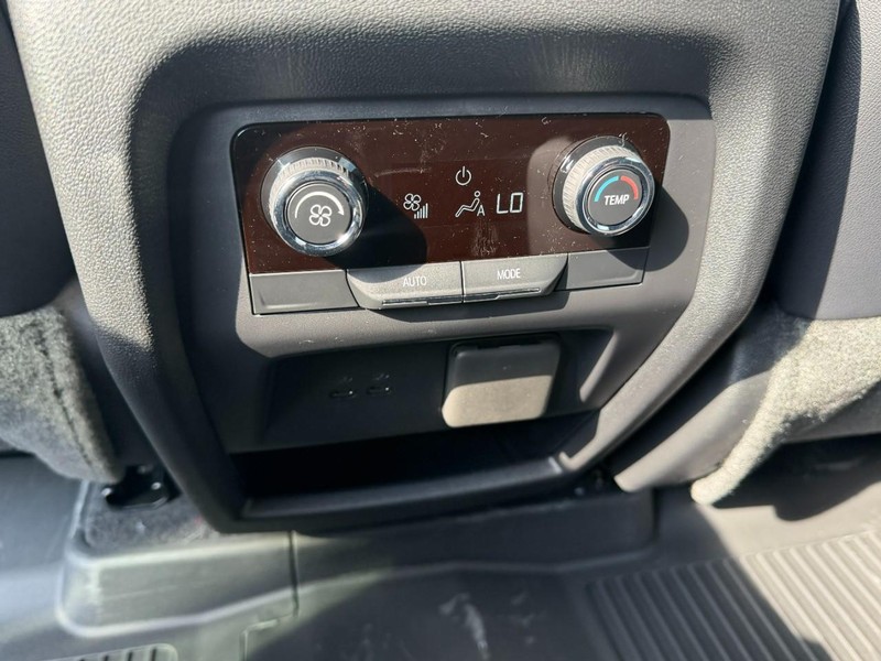 Chevrolet Traverse Vehicle Full-screen Gallery Image 6