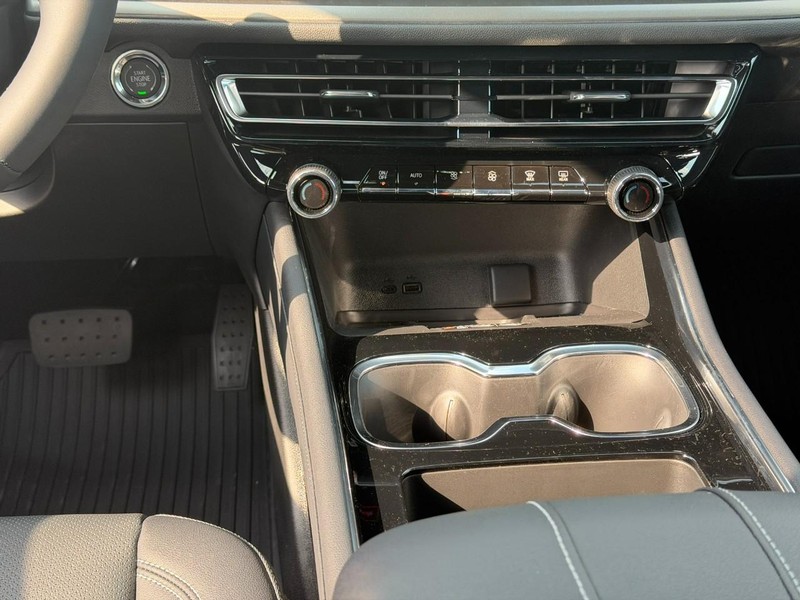 Chevrolet Traverse Vehicle Full-screen Gallery Image 10