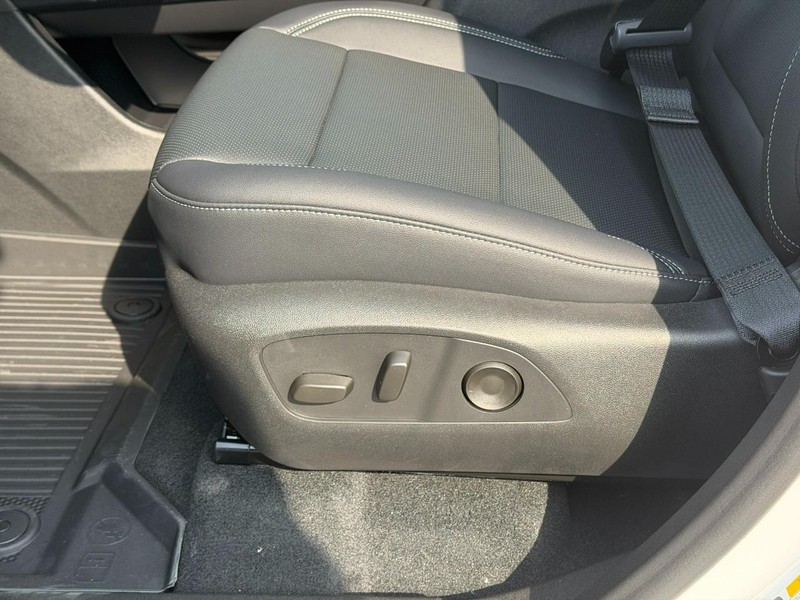 Chevrolet Traverse Vehicle Full-screen Gallery Image 12