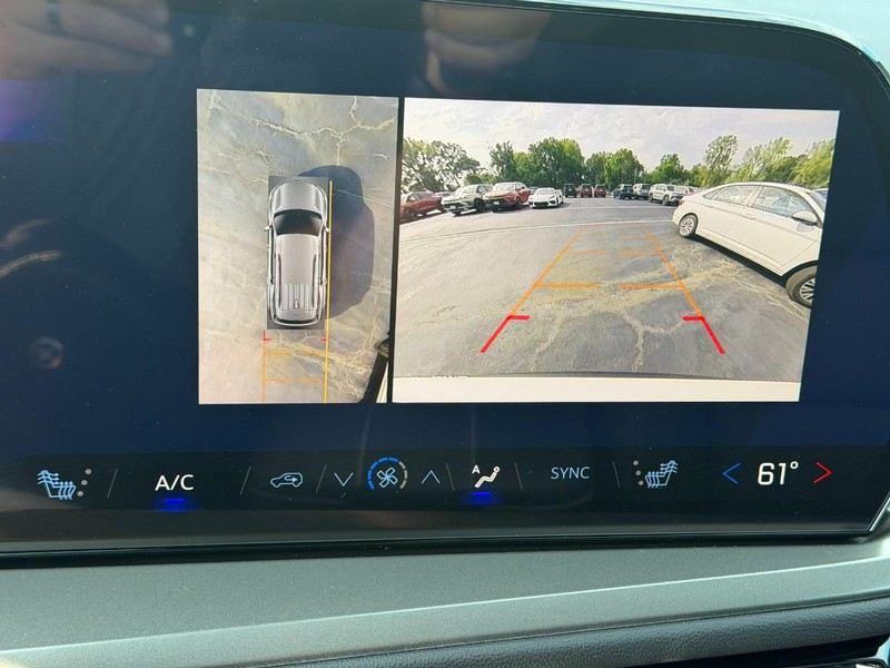 Chevrolet Traverse Vehicle Full-screen Gallery Image 15