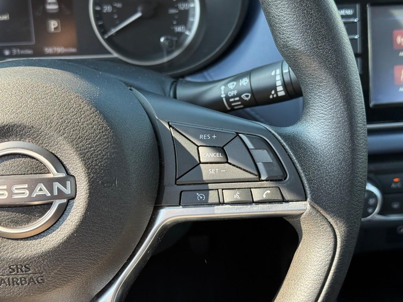 Nissan Versa Vehicle Full-screen Gallery Image 19