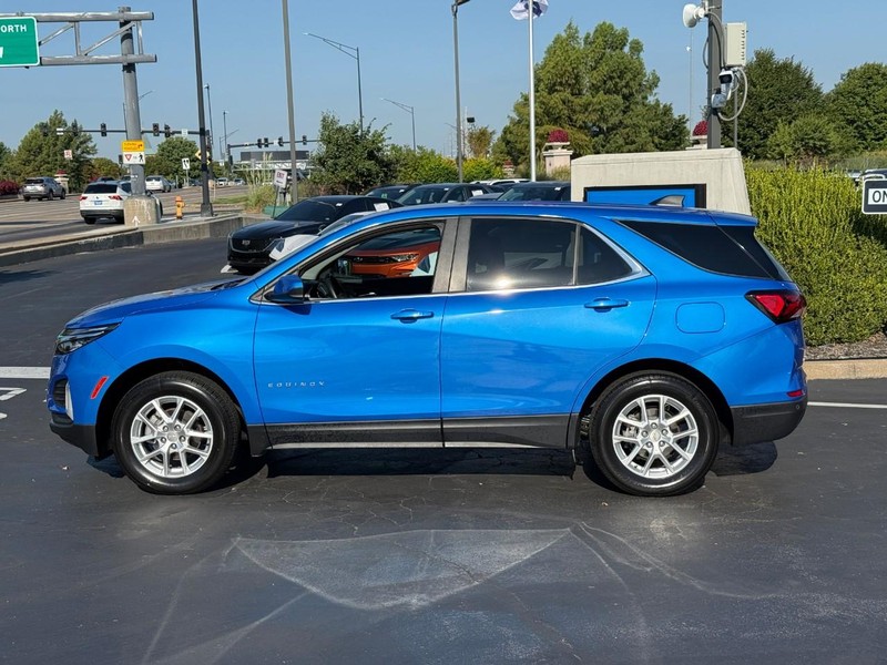 Chevrolet Equinox Vehicle Full-screen Gallery Image 2