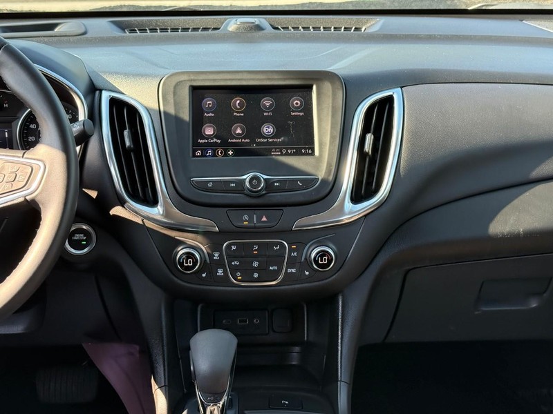Chevrolet Equinox Vehicle Full-screen Gallery Image 11