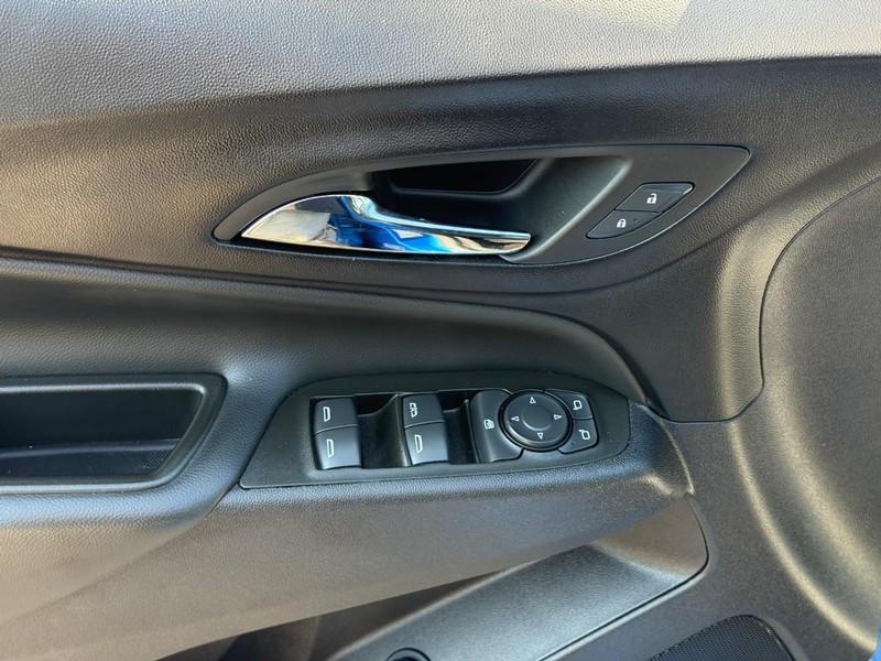 Chevrolet Equinox Vehicle Full-screen Gallery Image 13