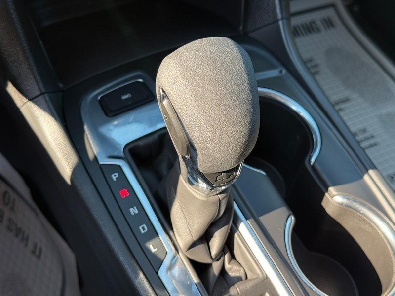 Chevrolet Equinox Vehicle Full-screen Gallery Image 19