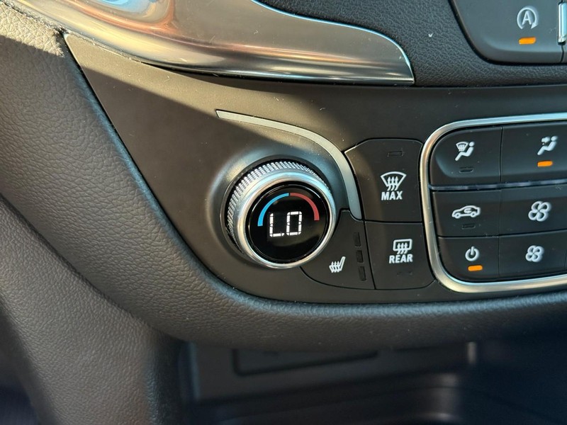 Chevrolet Equinox Vehicle Full-screen Gallery Image 20