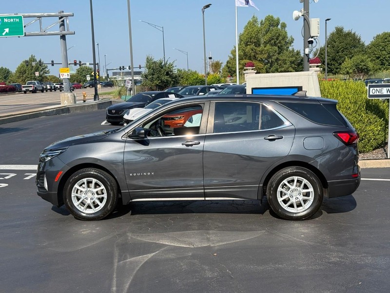 Chevrolet Equinox Vehicle Full-screen Gallery Image 2