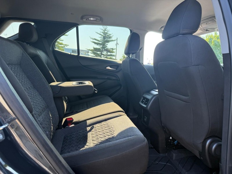 Chevrolet Equinox Vehicle Full-screen Gallery Image 10