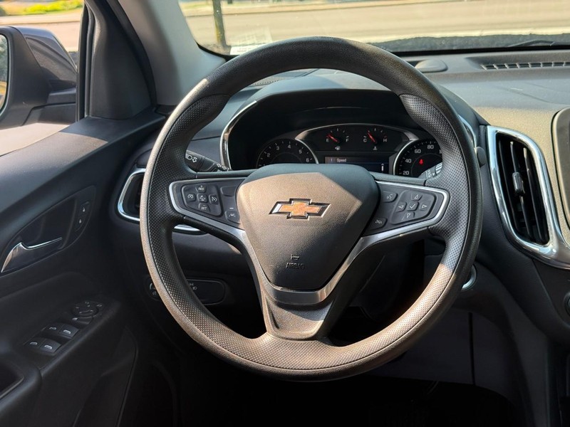 Chevrolet Equinox Vehicle Full-screen Gallery Image 12