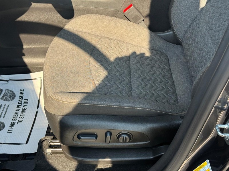 Chevrolet Equinox Vehicle Full-screen Gallery Image 16