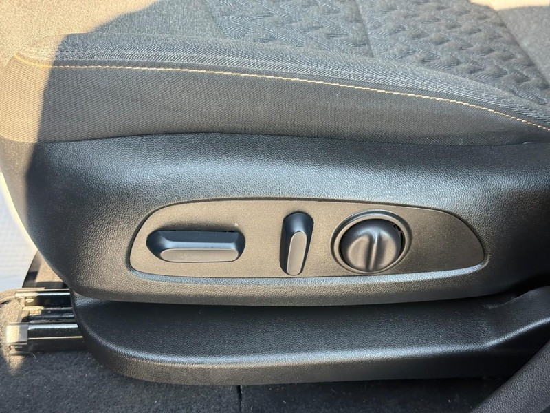 Chevrolet Equinox Vehicle Full-screen Gallery Image 17