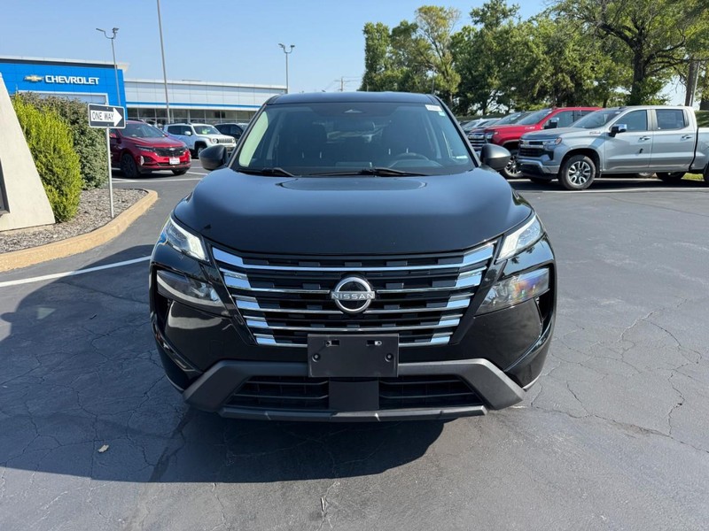 Nissan Rogue Vehicle Full-screen Gallery Image 10