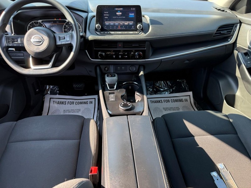 Nissan Rogue Vehicle Full-screen Gallery Image 12