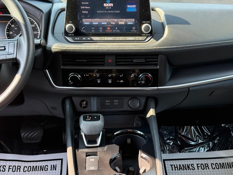 Nissan Rogue Vehicle Full-screen Gallery Image 15