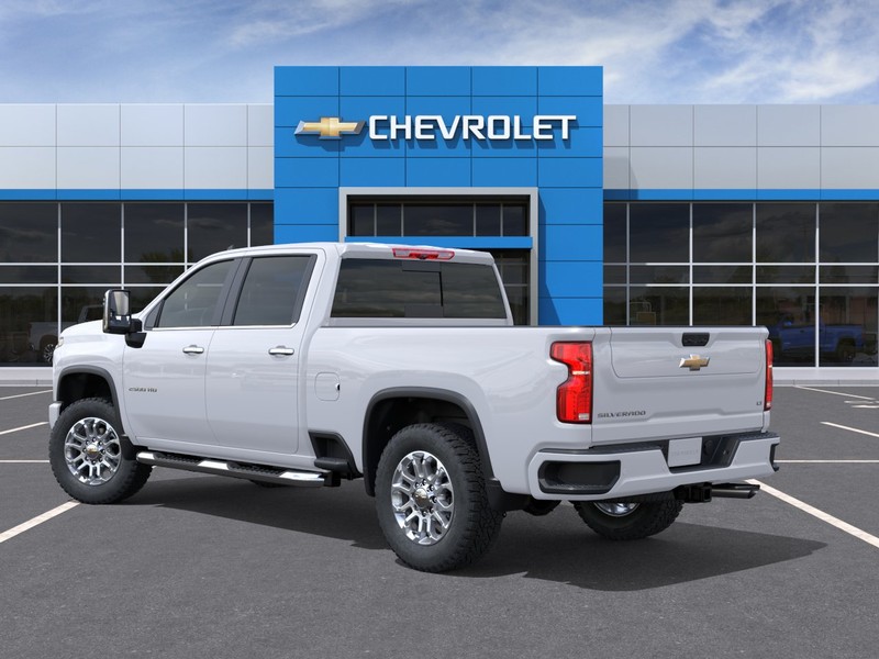 Chevrolet Silverado 2500HD Vehicle Full-screen Gallery Image 3