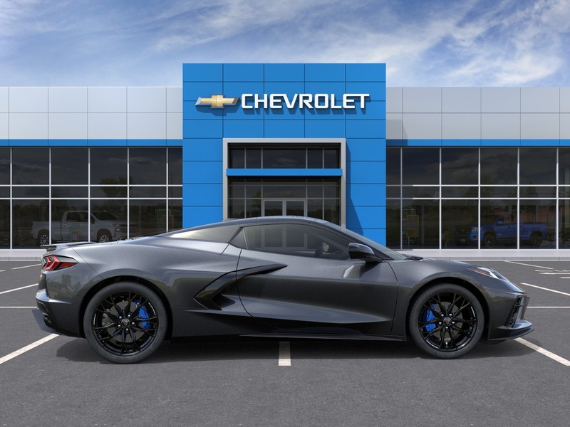 Chevrolet Corvette Vehicle Full-screen Gallery Image 5