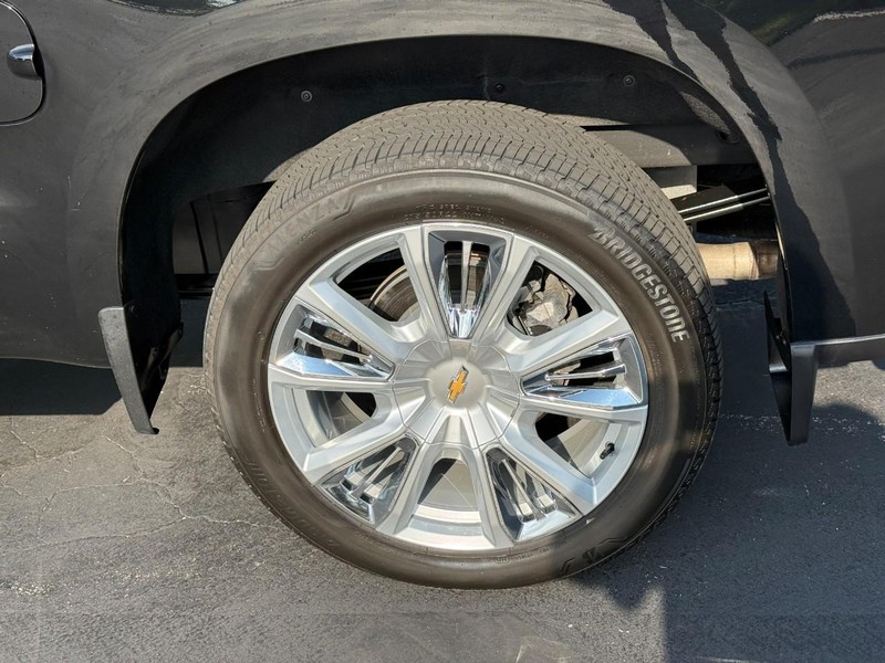 Chevrolet Silverado 1500 Vehicle Full-screen Gallery Image 4
