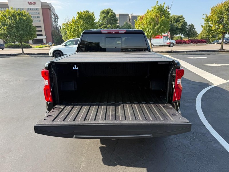 Chevrolet Silverado 1500 Vehicle Full-screen Gallery Image 5