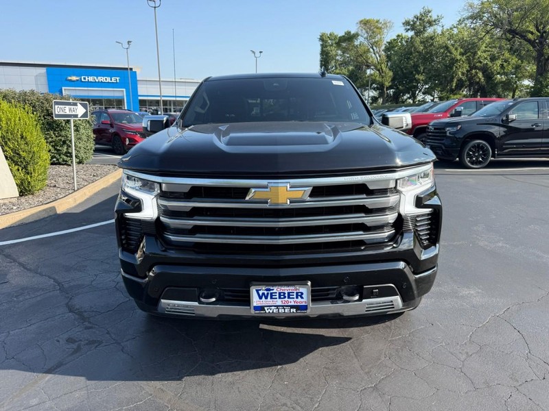 Chevrolet Silverado 1500 Vehicle Full-screen Gallery Image 9