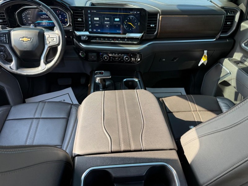 Chevrolet Silverado 1500 Vehicle Full-screen Gallery Image 11
